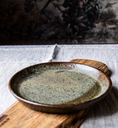 Frukosttallerken militærgrønn m prikker